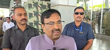 'वंदे मातरम' पहले गाने के फैसले पर सियासत, भाजपा ने किया समर्थन, विपक्ष ने जताई आपत्ति