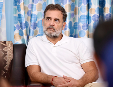 राहुल के जनता दरबार में उमड़ी भीड़, लोगों की सुनी समस्याएं, सपा कार्यकर्ताओं ने भी की मुलाकात