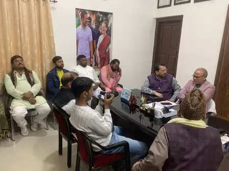 कांग्रेस ने चुनाव समीक्षा बैठक में शामिल न होने पर 15 जिला अध्यक्षों को कारण बताओ नोटिस जारी किया