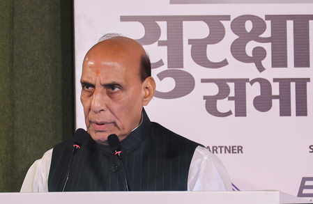 सशस्त्र बलों को खतरों से निपटने के लिए पूरी आजादी: रक्षा मंत्री राजनाथ सिंह