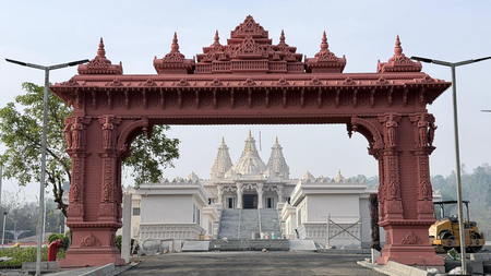 पालघर में बीएपीएस स्वामिनारायण मंदिर का मूर्ति प्रतिष्ठा महोत्सव भव्यता के साथ संपन्न, सीएम ने दी शुभकामनाएं