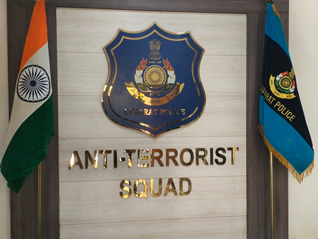 राजकोट एयरपोर्ट पर गुजरात एटीएस और क्राइम ब्रांच की बड़ी कार्रवाई, 180 किलो चांदी जब्त