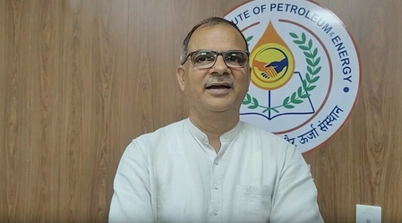 पेट्रोल में एथेनॉल मिश्रण से घटेगी कच्चे तेल पर निर्भरता, अर्थव्यवस्था को मिलेगा बड़ा लाभ : शालिवाहन श्रीवास्तव