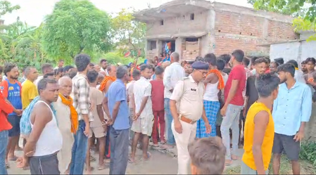 बिहार : मुजफ्फरपुर में पत्नी की गला रेतकर हत्या, आरोपी फरार