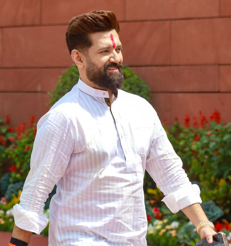 तेजस्वी यादव एसी कमरे में बैठकर सहूलियत की राजनीति करते हैं: चिराग पासवान