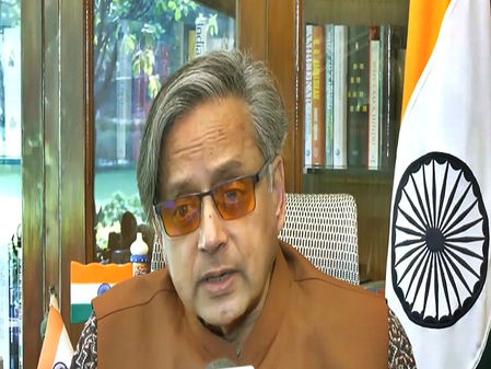 तृणमूल कांग्रेस में फूट बिना सिद्धांतों वाली राजनीति को दर्शाती है: शशि थरूर