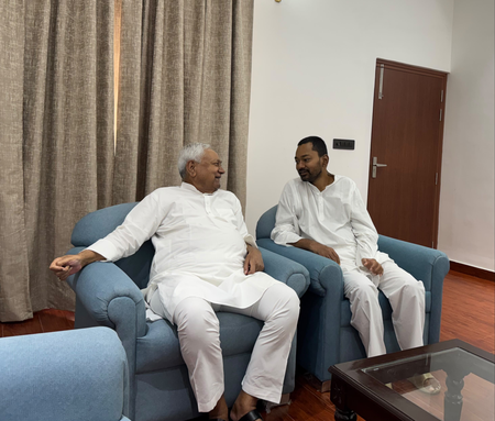दिल्ली: नीतीश कुमार से मिले बेटे निशांत, स्वास्थ्य मंत्री के तौर पर बताई अपनी प्राथमिकताएं