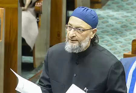 ओवैसी के पास आरएसएस प्रमुख पर सवाल उठाने का नैतिक अधिकार नहीं है : महायुति