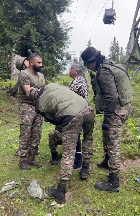 गुलमर्ग केबल कार हादसा, भारतीय सेना की मदद से 184 पर्यटकों का सुरक्षित रेस्क्यू