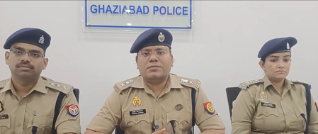 गाजियाबाद में नशे के कारोबार पर कार्रवाई, महिला गिरफ्तार, गांजा-स्मैक और लाखों की नकदी बरामद