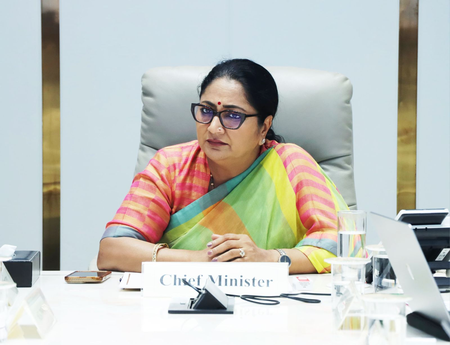 दिल्ली: खुले नाले में गिरने से बच्ची की मौत पर सख्त एक्शन, सीएम रेखा गुप्ता ने इंजीनियर को हटाया