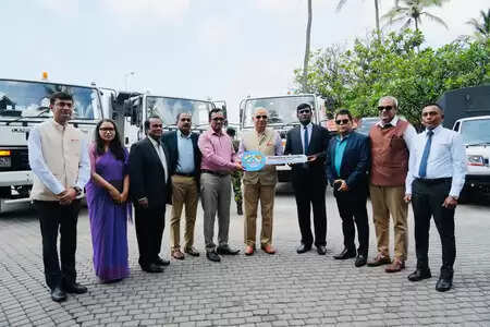 श्रीलंका में मदद के लिए लंका अशोक लेलैंड ने बढ़ाया हाथ, 7 यूटिलिटी गाड़ियां की दान