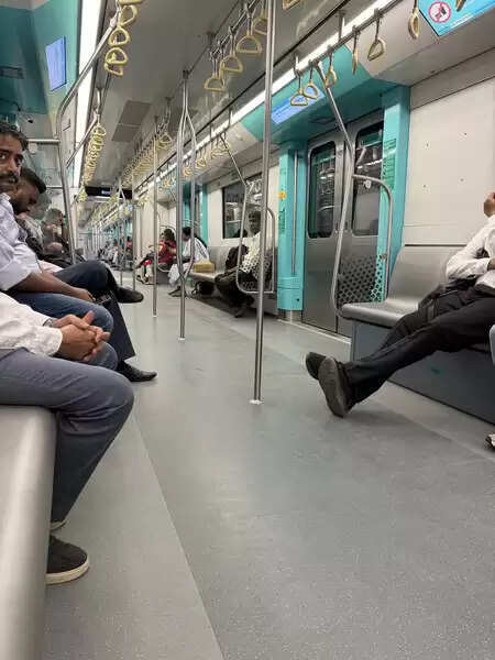 नए साल के जश्न में सफर की चिंता खत्म, मुंबई में 24 घंटे चलेगी मेट्रो