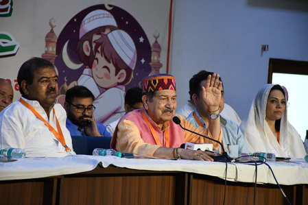 देश में संसाधनों की कोई कमी नहीं, तेल-गैस के लिए पैनिक न करें: इंद्रेश कुमार