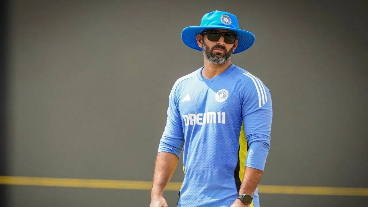टीम इंडिया के कलह की वजह से गई अभिषेक नायर की नौकरी? हैरान कर देगी ये अंदर की खबर