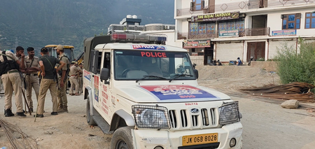 जम्मू-कश्मीर के पर्यटन स्थल जई घाटी में एसओजी टीम से हथियार छीनने की कोशिश, एक युवक की मौत, तीन जवान घायल