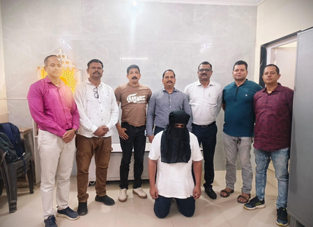 मुंबई क्राइम ब्रांच ने फर्जी पुलिसकर्मी को किया गिरफ्तार, ढूंढता था चोरी का मोबाइल