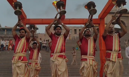 गंगा दशहरा के पावन अवसर पर काशी विश्वनाथ धाम में विशेष गंगा आरती और अभिषेक