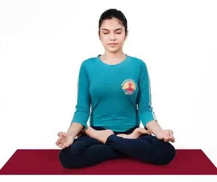 शंख प्रक्षालन : शरीर की गहराई से सफाई की विधि, साथ ही सावधानी भी जरूरी