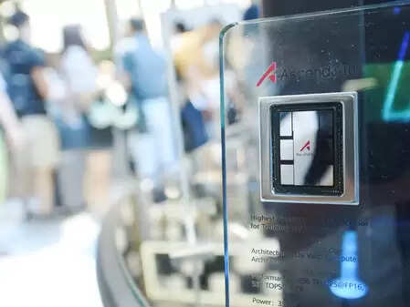 चीन ने प्रवेश पोर्टों पर शुल्क-मुक्त दुकानें स्थापित करने और उनमें आवश्यक समायोजन करने पर नोटिस जारी किया