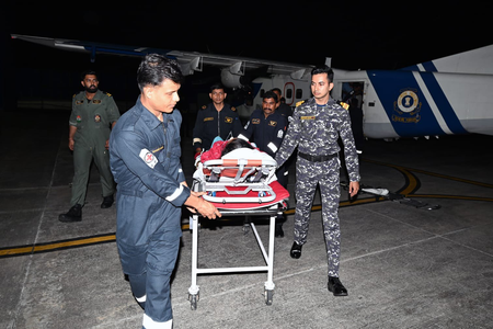 खराब मौसम के बावजूद तटरक्षक बल ने बचाई 66 वर्षीय मरीज की जान