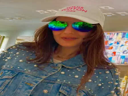 जया बच्चन के पैपराजी को लेकर दिए बयान पर बोली अमीषा पटेल, कहा, "मैं मीडिया से प्यार करती हूं"