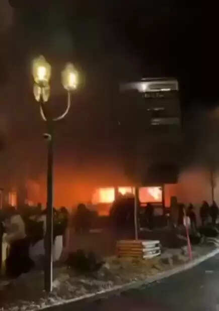 नए साल के जश्न में स्विट्जरलैंड के बार में धमाका, कई लोगों की मौत और कई घायल