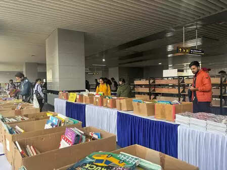 आनंद विहार नमो भारत स्टेशन बना किताब प्रेमियों का नया केंद्र, एनसीआरटीसी और बुकटेल्स का अनोखा बुक फेयर