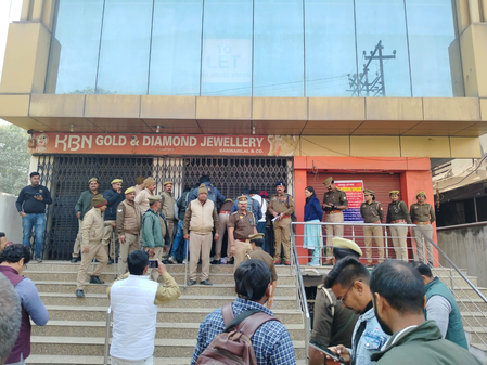 सोनभद्र पुलिस ने कफ सिरप माफिया भोला जायसवाल की 28.50 करोड़ की संपत्ति कुर्क की