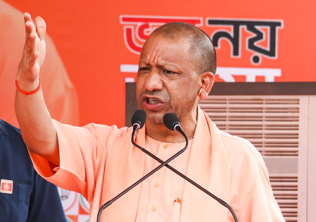 पश्चिम बंगाल के चुनावी रण में उतरेंगे सीएम योगी, कूच बिहार और जलपाईगुड़ी में करेंगे रैली