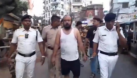 बमबाजी मामले के मास्टरमांइड शमीम की सड़क पर परेड, भाजपा नेता ने कहा- 'बदल रहा बंगाल'