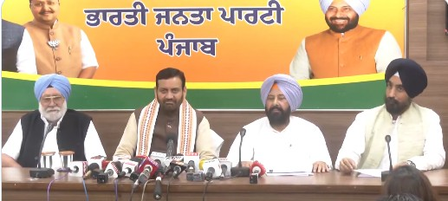 पंजाब के पूर्व मुख्यमंत्री प्रकाश सिंह बादल के सहयोगी भाजपा में शामिल हुए