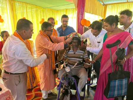 त्रिपुरा: पीएम मोदी के जन्मदिन पर 100 से ज्यादा वरिष्ठ नागरिकों और दिव्यांगजनों को दी गई सहायता सामग्री
