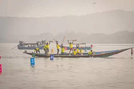 ओडिशा की पहली चिल्का पारंपरिक नौका दौड़ का बरकुल में उद्घाटन