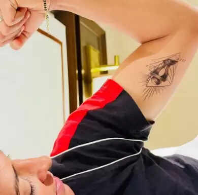 भारतीय कप्तान हरमनप्रीत कौर ने अपनी बांह पर बनवाई विश्व कप ट्रॉफी की 'टैटू'