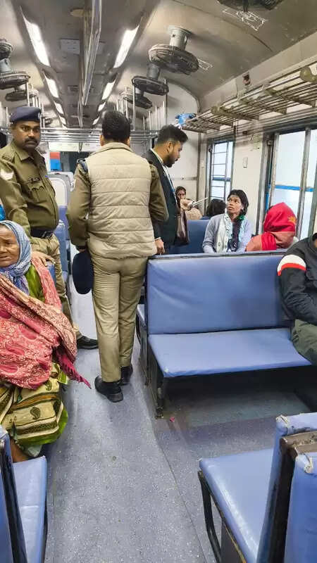 मालदा मंडल में टिकट जांच एवं यात्री जागरूकता अभियान का सफल संचालन, नवंबर में 20,127 मामले पकड़े गए