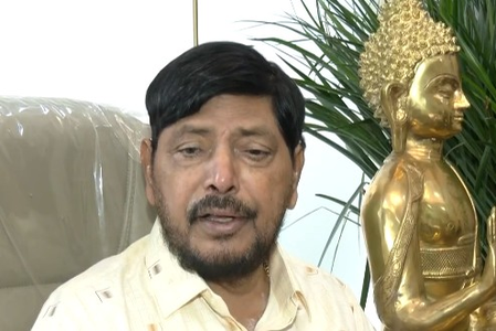 राष्ट्रगीत का अपमान करना अच्छी बात नहीं, कांग्रेस को जनता जवाब देगी : रामदास आठवले