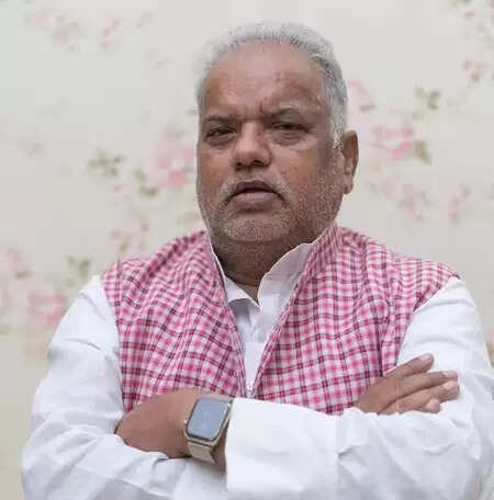 बिहार के मंत्रियों ने महिलाओं के खातों में 10-10 हजार रुपए भेजने पर मुख्यमंत्री नीतीश कुमार की तारीफ की