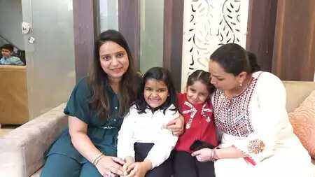 अमृतसर: दो मासूम बच्चियों ने कला प्रदर्शनी से हुई कमाई बाढ़ पीड़ितों की मदद के लिए दे दी, भगवंत मान ने सराहा