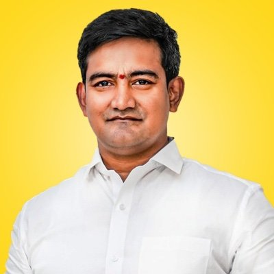 तट के पास नाव डूबने के बाद लापता छह मछुआरों की तलाश जारी: कोंडापल्ली श्रीनिवास