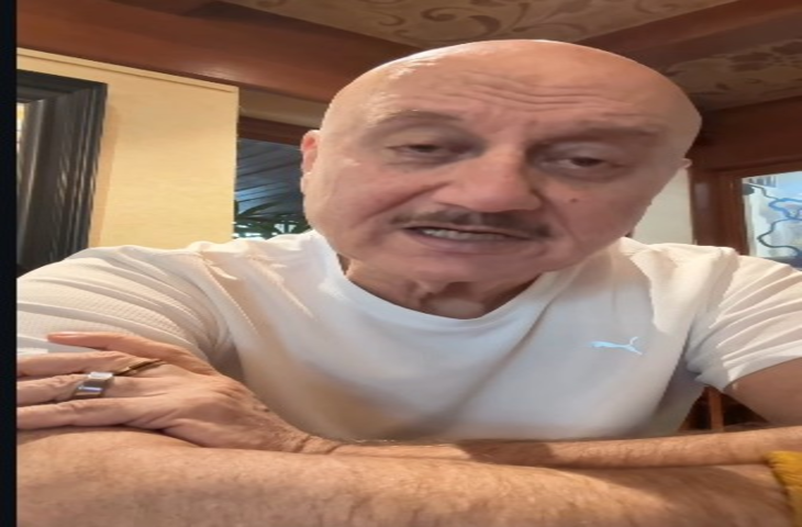 म्यूजिकल कॉमेडी के साथ मंच पर लौट रहे हैं अनुपम खेर, 'जाने पहचाने अनजाने' का हुआ ऐलान