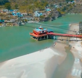 उत्तराखंड में श्रीनगर के पास अलकनंदा की लहरों के बीच स्थित है मां धारी देवी का भव्य धाम