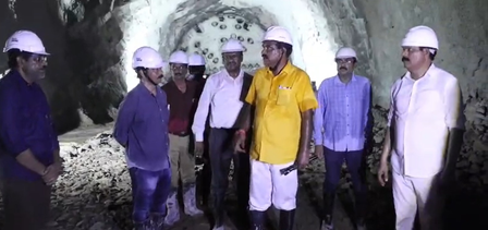 वेलिगोंडा प्रोजेक्ट पर मंत्री निम्मला का रात्रि निरीक्षण, सुरंग के अंदर 19 किलोमीटर तक जाकर लिया काम का जायजा