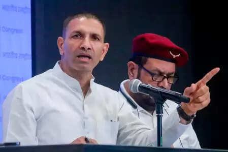 किसानों की बदहाली छुपाने के लिए प्रचार का सहारा ले रही सरकार: जीतू पटवारी