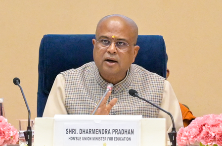 ड्रॉपआउट छात्रों को वापस शिक्षा से जोड़ेगा मंत्रालय, शत-प्रतिशत नामांकन का लक्ष्य