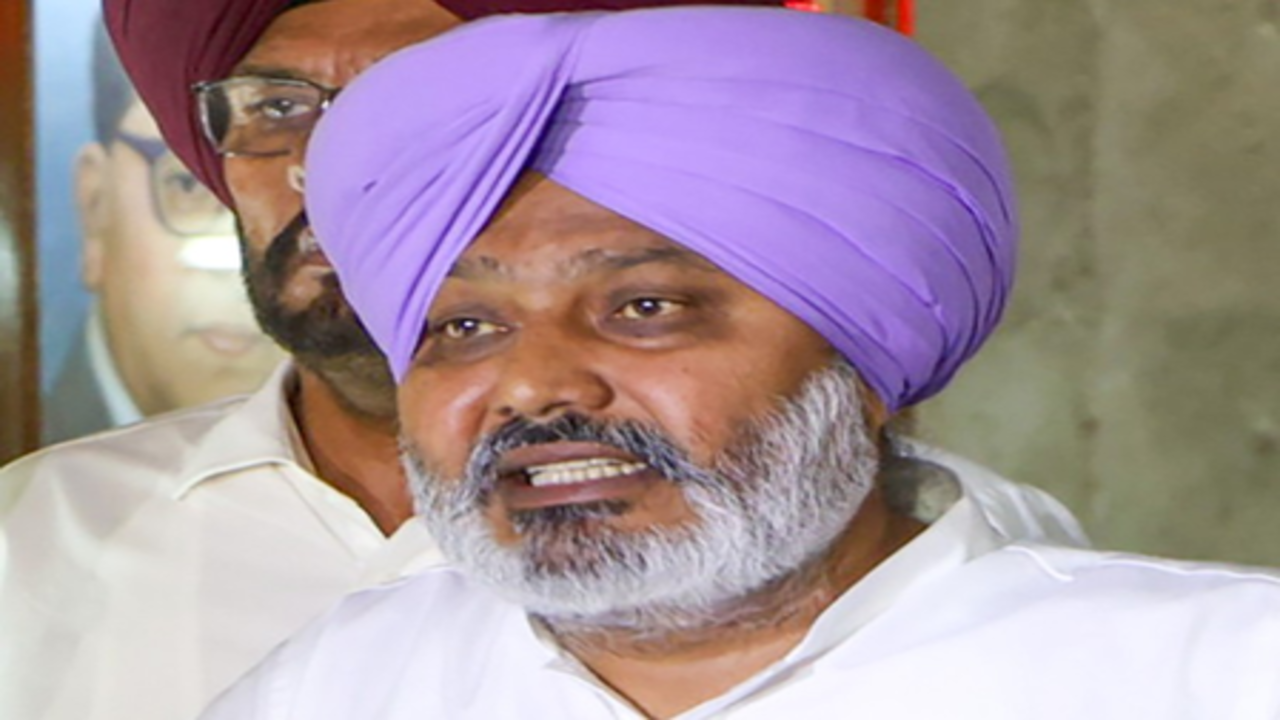 पंजाब को बदनाम करने की कोशिश कर रहे हरभजन सिंह : हरपाल चीमा