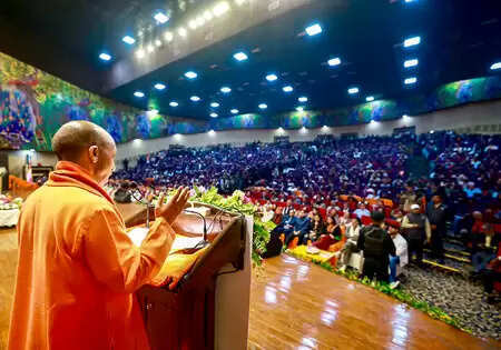 सिंहावलोकन 2025: सीएम योगी के विजन से खादी एवं ग्रामोद्योग विभाग की विभिन्न योजनाओं का सफल संचालन