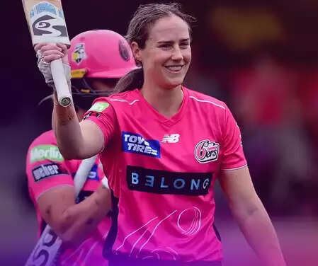 महिला बिग बैश लीग: एल्सी पेरी का शतक, रोमांचक मुकाबले में सिडनी सिक्सर्स ने एडिलेड स्ट्राइकर्स को 1 रन से हराया
