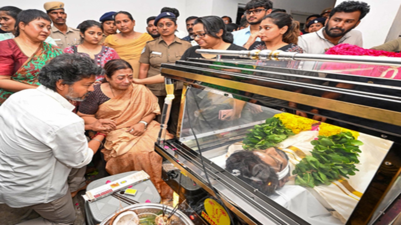 तमिलनाडु के सीएम विजय ने दिवंगत फिल्म निर्माता भाग्यराज के लिए राजकीय सम्मान की घोषणा की