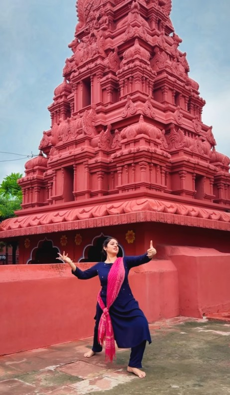 शिव भक्ति में डूबीं दीपिका सिंह, भर्तृहरि गुफा में किया नृत्य